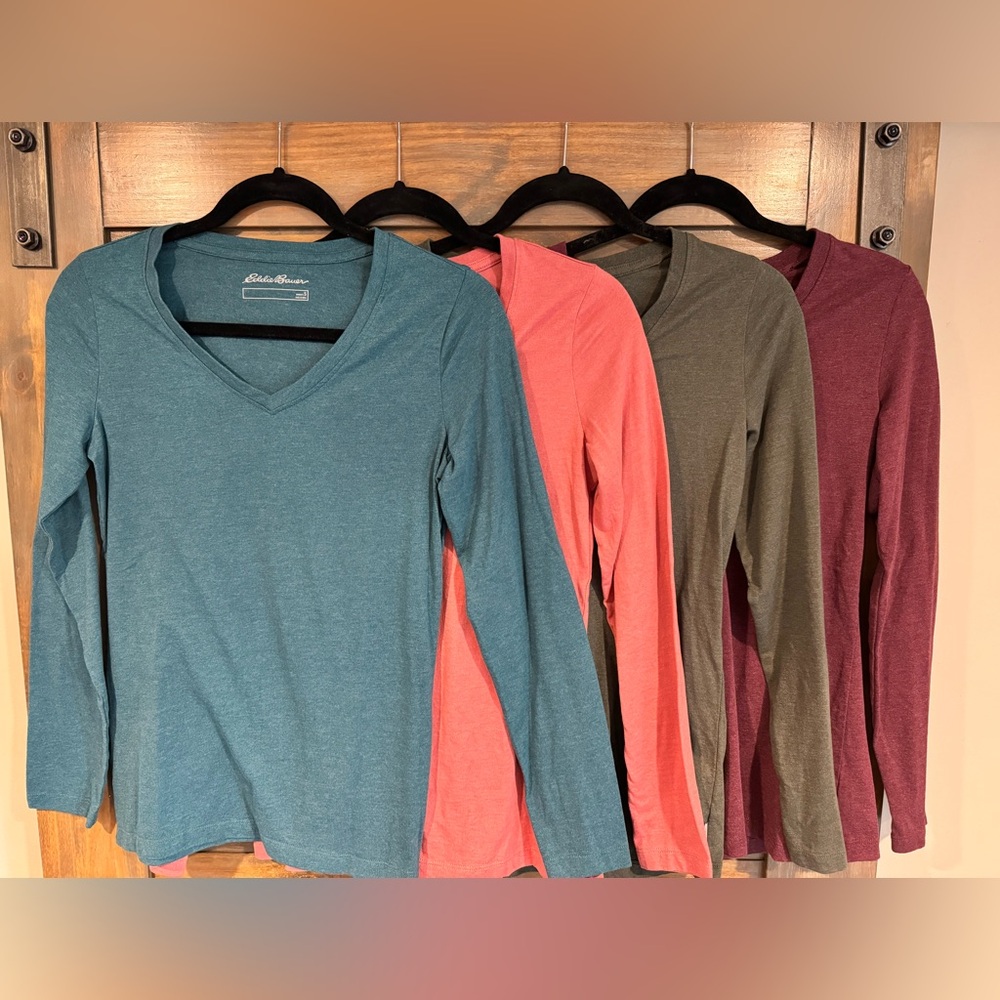 Eddie Bauer V Neck shirts Bundle of 4 shirts, Size Small.  Excellent Condition